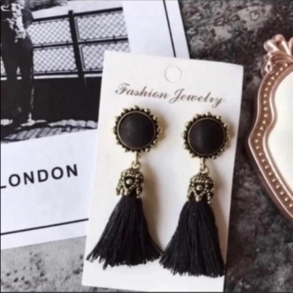 💕 NWT Boutique Black Tassel Earrings